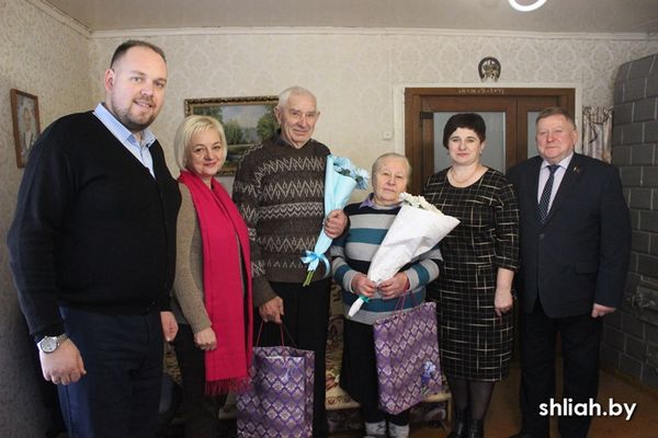 В рамках акций «От всей души» и «С добром в каждый дом» поздравили бывших работников сельского хозяйства и вручили им подарки